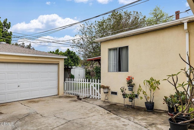 250 S Berkeley Ave, Pasadena, CA 91107 - garage with concrete driveway