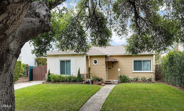 250 S Berkeley Ave, Pasadena, CA 91107 - bungalow-style house featuring a shingled roof
