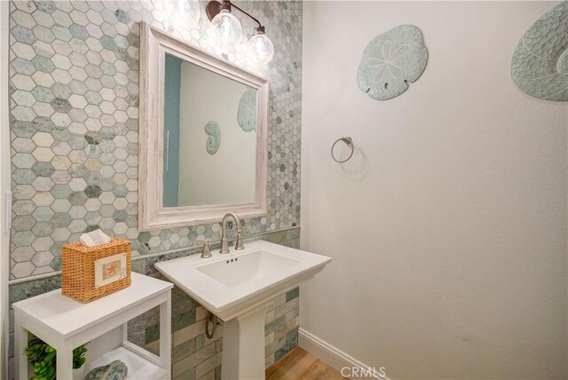 851 Trail View Pl, Nipomo, CA 93444 - bathroom featuring baseboards