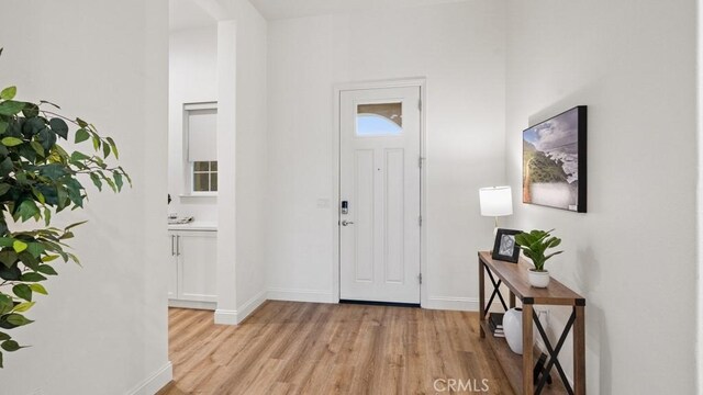 851 Trail View Pl, Nipomo, CA 93444 - entrance foyer featuring light wood-style floors and baseboards