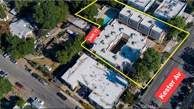 aerial overview of property's location featuring property boundaries highlighted