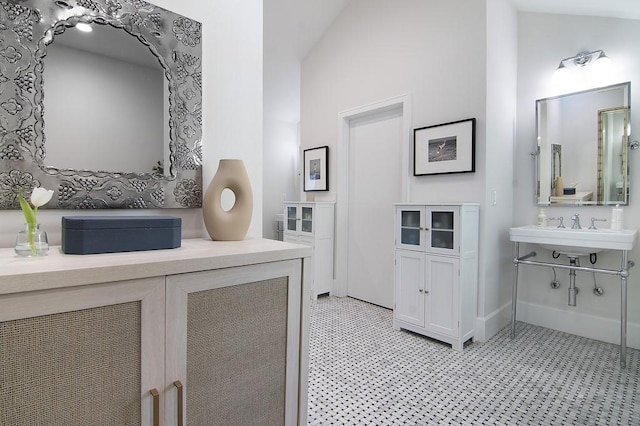 4001 Coldwater Canyon Ave, Studio City, CA 91604 - bathroom with baseboards