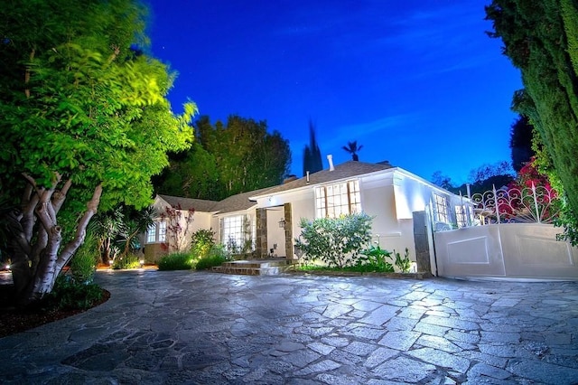 4001 Coldwater Canyon Ave, Studio City, CA 91604 - ranch-style home with stucco siding and a gate
