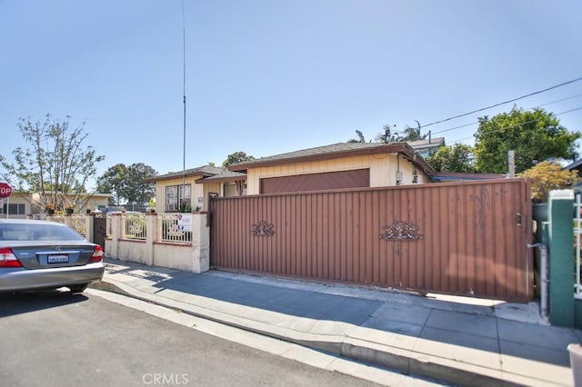2851 Webster Ave, Long Beach, CA 90810 - gate with a fenced front yard