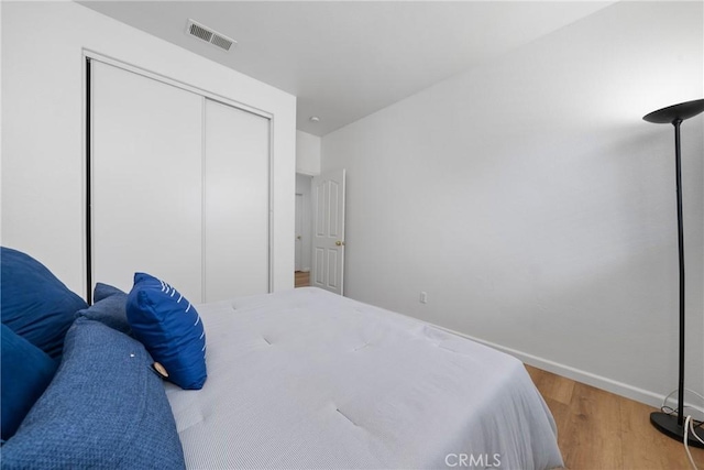 225 Caldera Ln, Hemet, CA 92545 - bedroom featuring wood finished floors, a closet, and baseboards