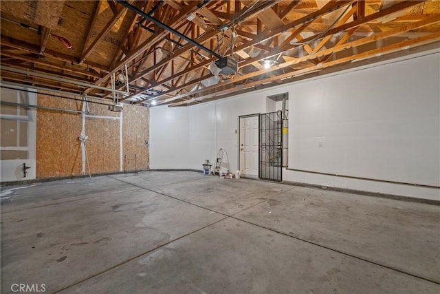 225 Caldera Ln, Hemet, CA 92545 - garage featuring a garage door opener