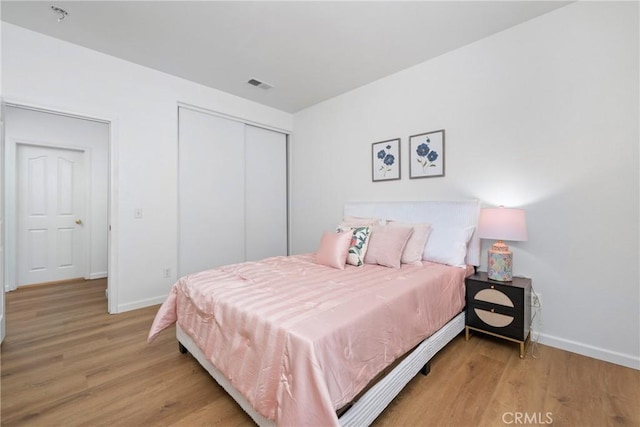 225 Caldera Ln, Hemet, CA 92545 - bedroom with baseboards, wood finished floors, and a closet