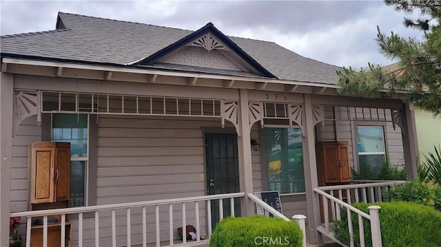 533 S Kaweah Ave, Exeter, CA 93221 - entrance to property featuring a shingled roof