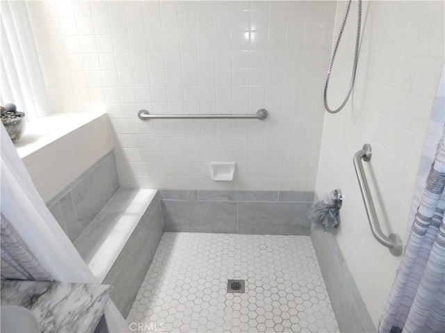 10755 Jasper Ave, Redlands, CA 92374 - bathroom with tiled shower