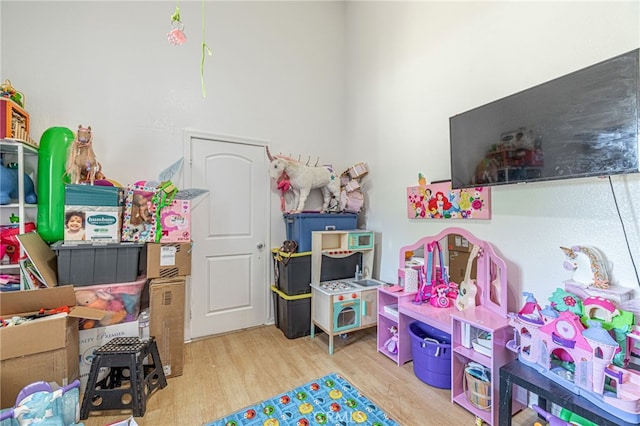 38740 25th St E, Palmdale, CA 93550 - recreation room featuring wood finished floors
