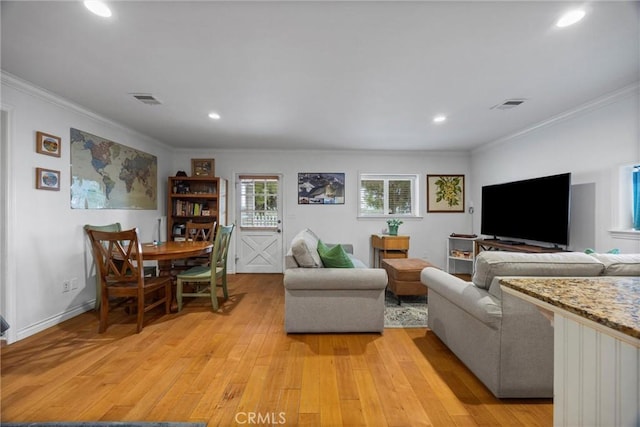 living room featuring light wood finished floors, ornamental molding, and recessed lighting