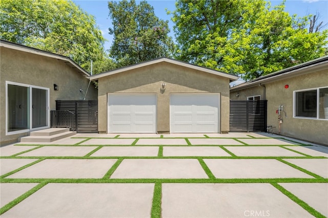 160 S Altadena Dr, Pasadena, CA 91107 - detached garage featuring fence