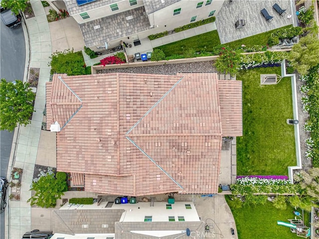 aerial view of property and surrounding area