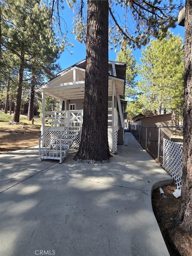33337 Holcomb Creek Dr, Green Valley Lake, CA 92341 - surrounding community featuring fence