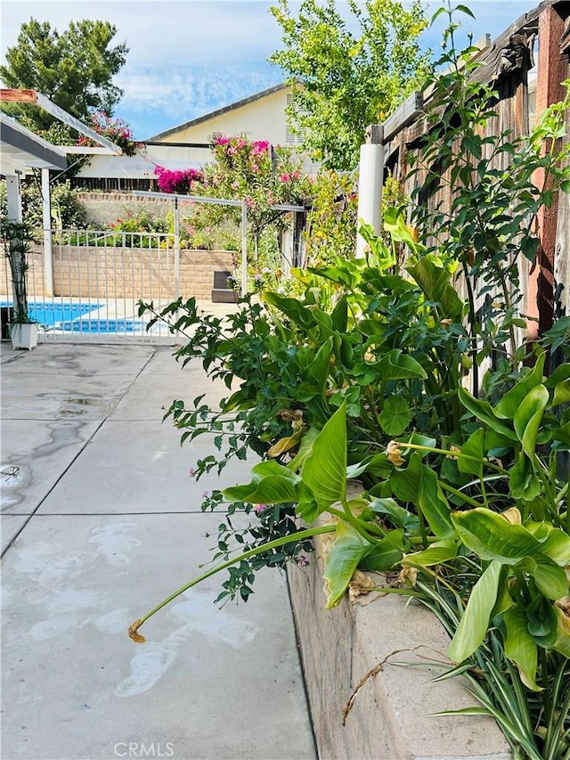 25690 Onate Dr, Moreno Valley, CA 92557 - view of swimming pool featuring a patio area