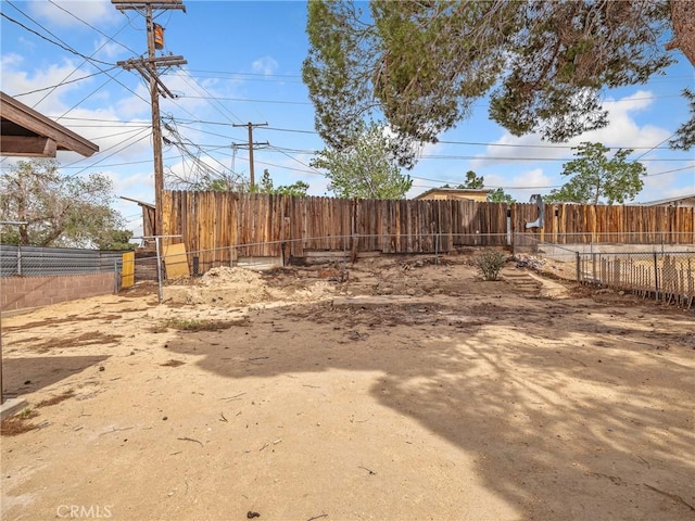 15533 Heartsease Ln, Victorville, CA 92395 - view of yard featuring fence