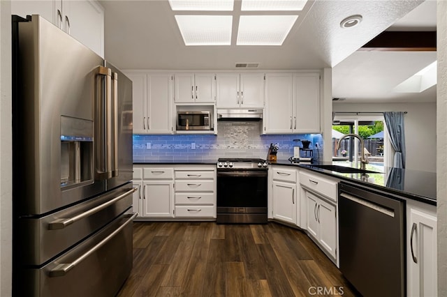 3171 Eagle Lake Ct, Chico, CA 95973 - kitchen featuring stainless steel appliances, under cabinet range hood, a sink, and dark countertops
