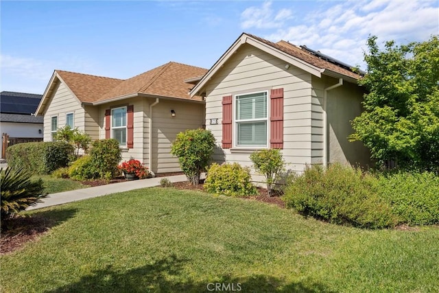 7 Abbott Cir, Chico, CA 95973 - ranch-style home featuring a front yard and a shingled roof
