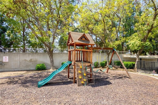 777 S Citrus Ave Unit 266, Azusa, CA 91702 - view of play area featuring a fenced backyard