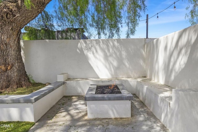 151 W Vince St, Ventura, CA 93001 - exterior view of a fire pit and fence