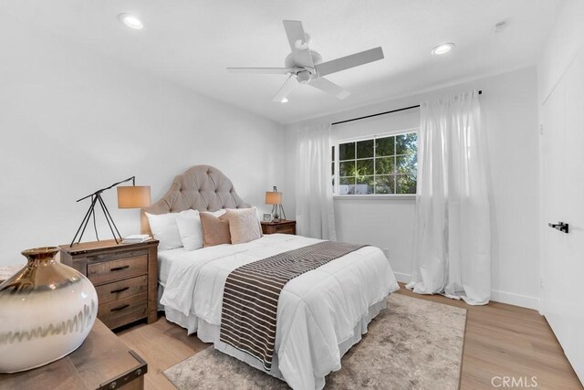 bedroom with light wood-style flooring, recessed lighting, ceiling fan, and baseboards