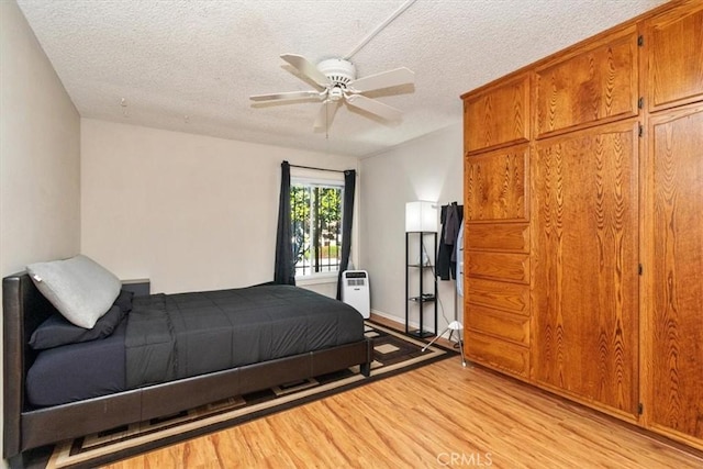 1000 W Macarthur Blvd Unit 44, Santa Ana, CA 92707 - bedroom featuring light wood-style floors, a textured ceiling, and ceiling fan