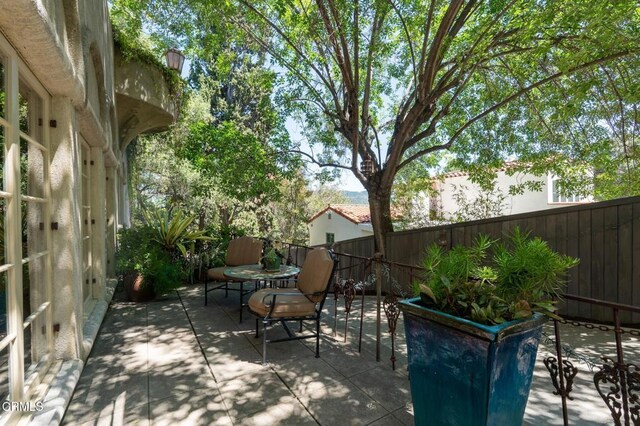 2707 Hermosita Dr, Glendale, CA 91208 - view of patio / terrace