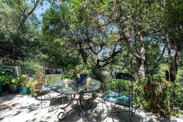 2707 Hermosita Dr, Glendale, CA 91208 - view of patio featuring outdoor dining area