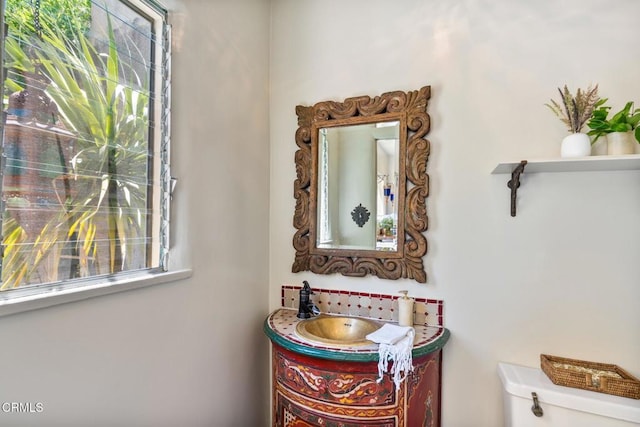 2707 Hermosita Dr, Glendale, CA 91208 - half bath with vanity and toilet