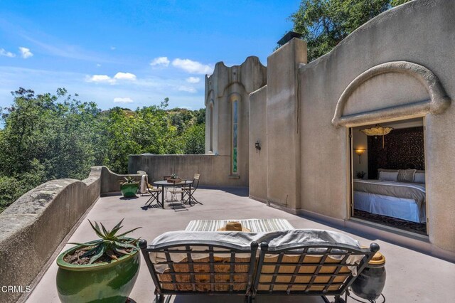 2707 Hermosita Dr, Glendale, CA 91208 - view of patio featuring outdoor dining space