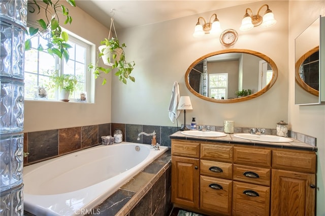 48208 Tanglewood Ct, Aguanga, CA 92536 - full bath featuring double vanity and a garden tub