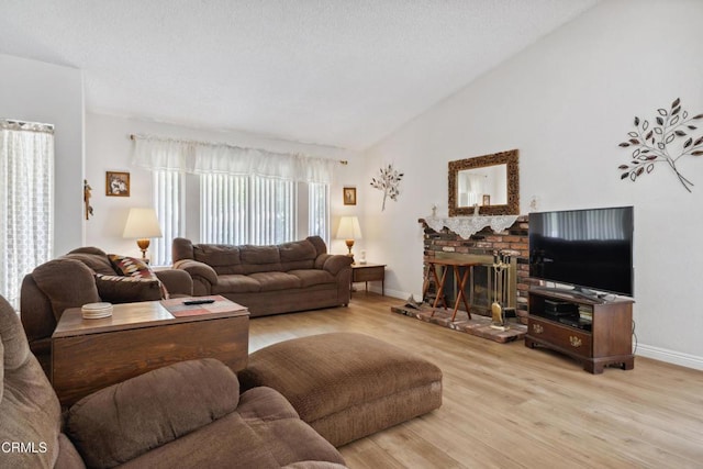 1093 Hickory View Cir, Camarillo, CA 93012 - living area with wood finished floors, vaulted ceiling, and baseboards