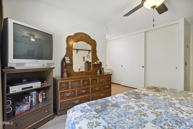 1093 Hickory View Cir, Camarillo, CA 93012 - bedroom featuring light wood-type flooring, a closet, a textured ceiling, and ceiling fan