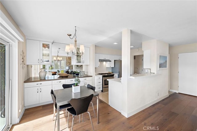 21703 Ocean Vista Dr Unit 102, Laguna Beach, CA 92651 - dining space with wood finished floors, a chandelier, baseboards, and recessed lighting