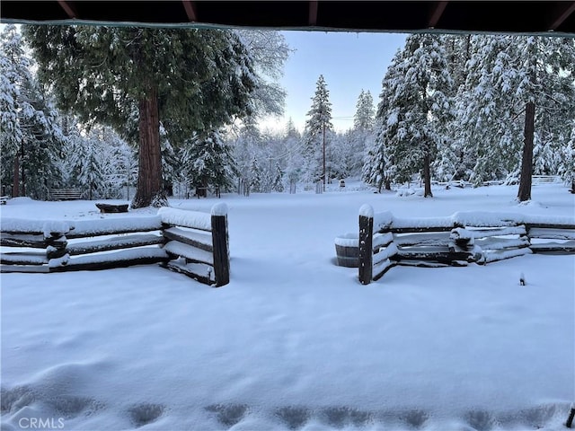 7072 Cranes Nest Rd, Mariposa, CA 95338 - view of snowy yard