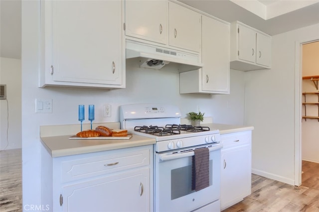 3820 Pinecrest Dr, Mariposa, CA 95338 - kitchen with gas range gas stove, under cabinet range hood, light wood-style floors, and light countertops