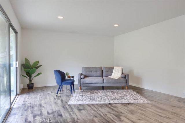 3820 Pinecrest Dr, Mariposa, CA 95338 - living area with wood finished floors and recessed lighting