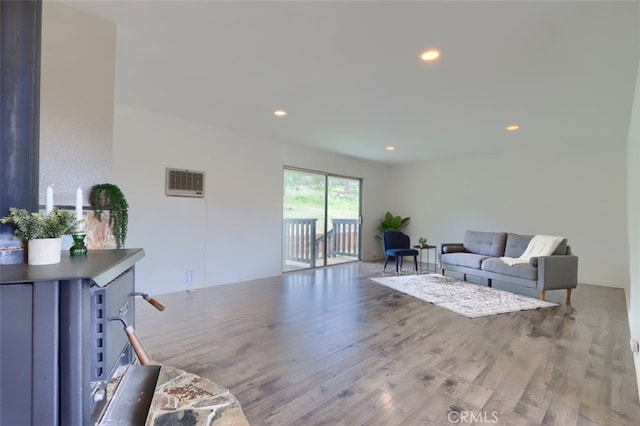 3820 Pinecrest Dr, Mariposa, CA 95338 - living room with wood finished floors and recessed lighting