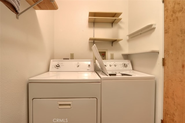3820 Pinecrest Dr, Mariposa, CA 95338 - laundry room featuring washer and dryer