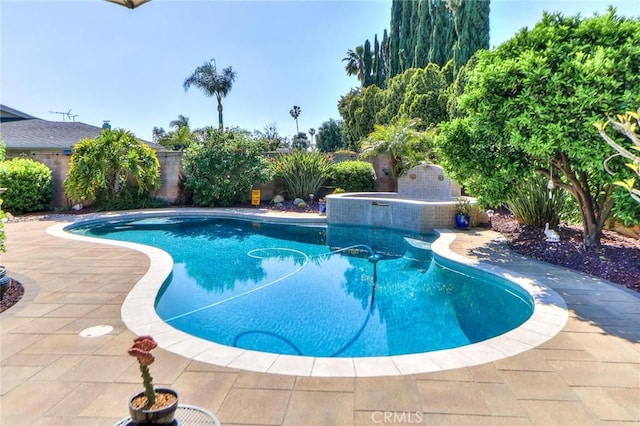 161 W Loretto Ct, Claremont, CA 91711 - swimming pool with a hot tub, a patio area, and a fenced backyard