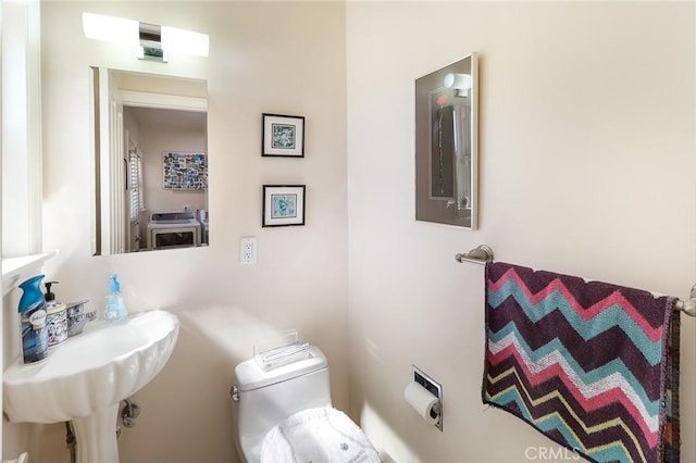 161 W Loretto Ct, Claremont, CA 91711 - half bath featuring toilet and a sink