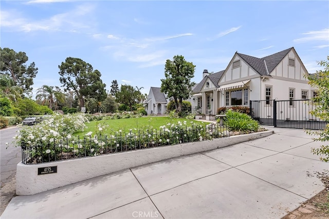4775 Somerset Dr, Riverside, CA 92507 - surrounding community with a gate