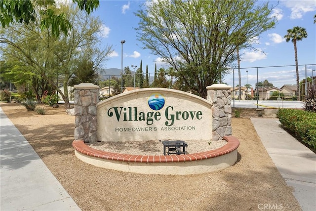 1317 Via Santiago Unit C, Corona, CA 92882 - view of community / neighborhood sign