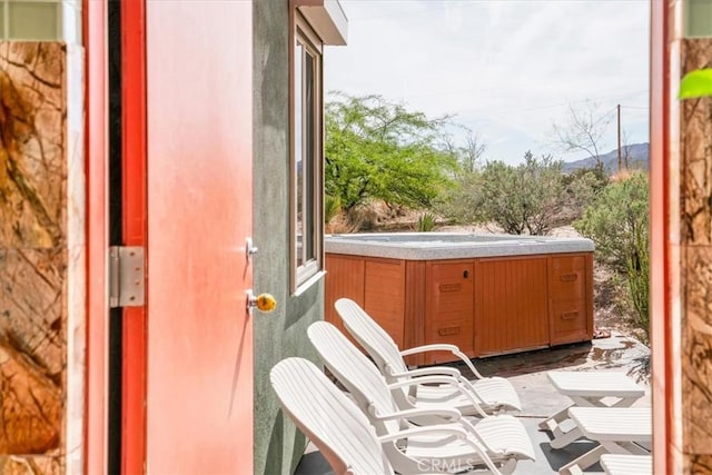 7078 Sunkist Rd, Joshua Tree, CA 92252 - balcony with a hot tub