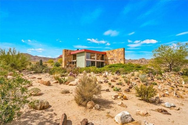 7078 Sunkist Rd, Joshua Tree, CA 92252 - rear view of house with stone siding
