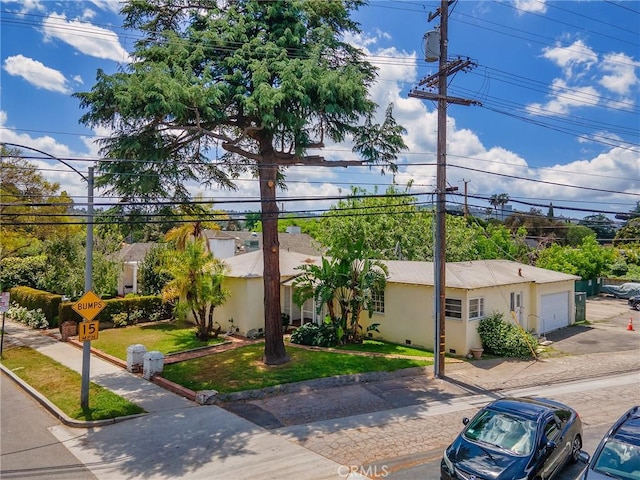 137 N Rose St, Burbank, CA 91505 - view of property featuring driveway