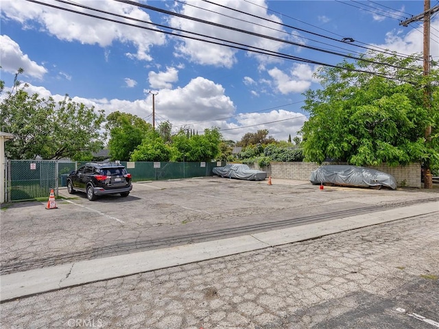 137 N Rose St, Burbank, CA 91505 - uncovered parking lot with fence