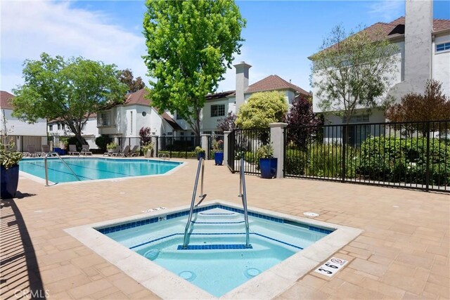 23622 Wakefield Ct Unit 69, Laguna Niguel, CA 92677 - community pool featuring a community hot tub, fence, and a patio area