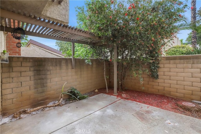 845 Daffodil Dr, Riverside, CA 92507 - fenced backyard featuring a patio area and a pergola