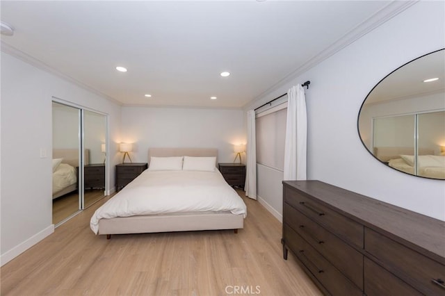 bedroom featuring crown molding, light wood-style floors, recessed lighting, a closet, and baseboards
